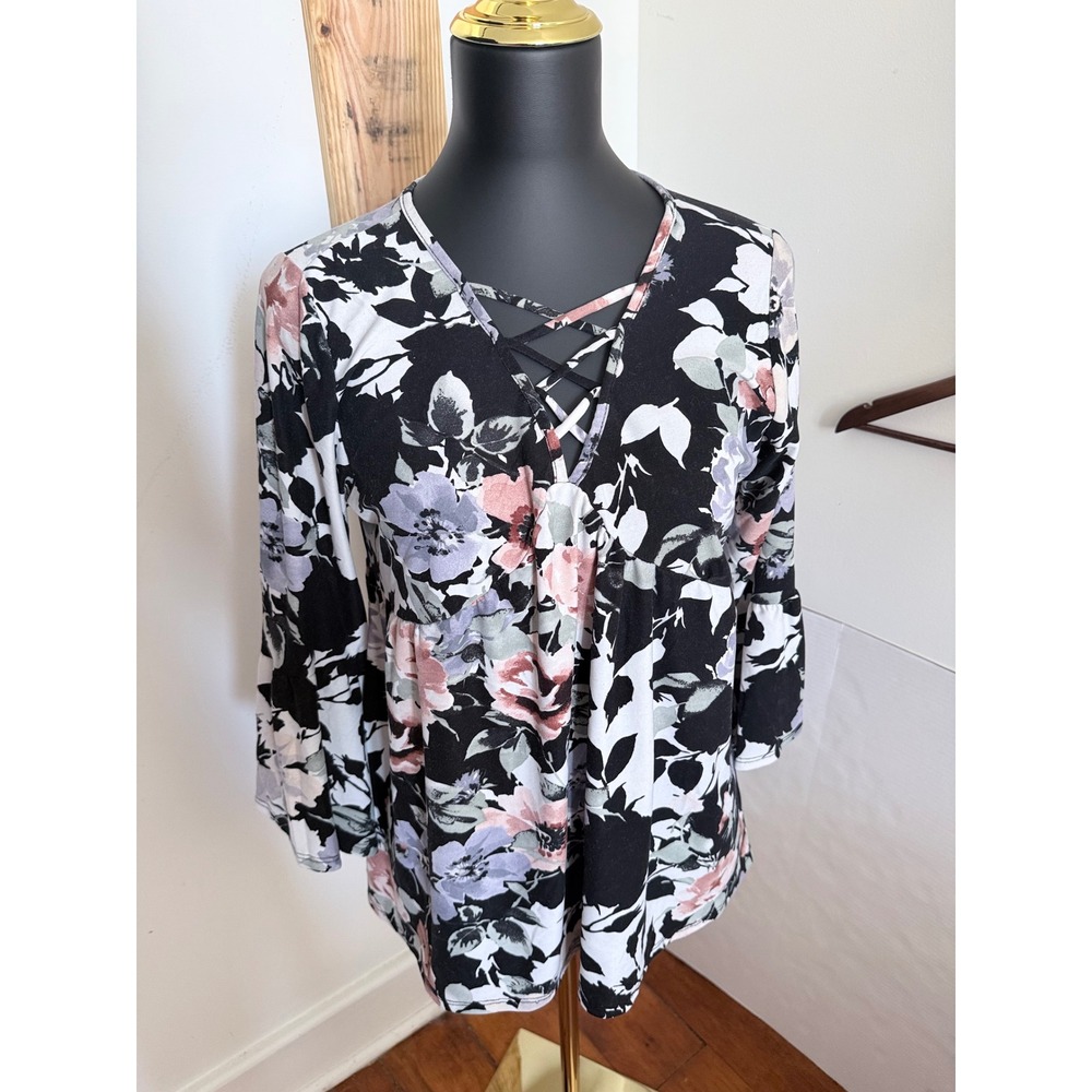 Try ! This Womens Dark Floral Grunge Bell Sleeve Top w Criss Cross Size XL, Boho